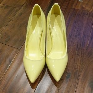 Yellow pumps