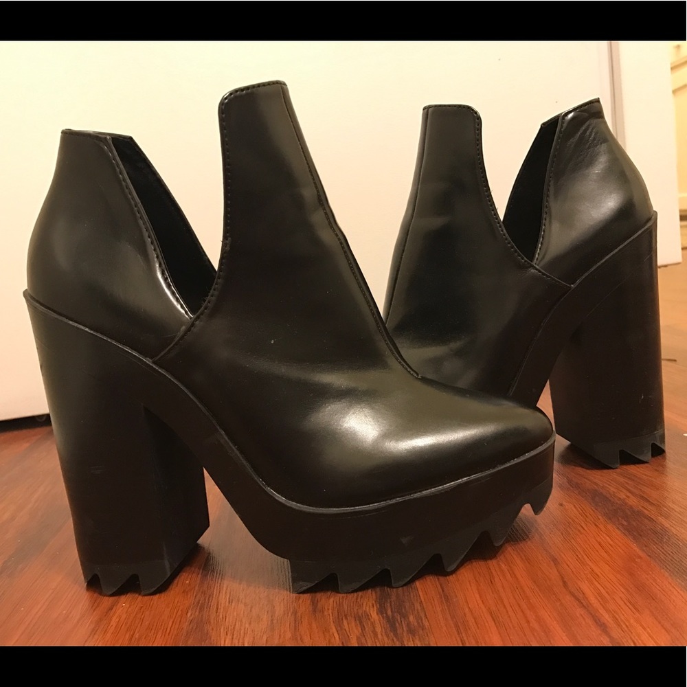 Black fashion boots