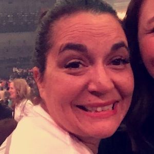 Meet your Posher, Elissa