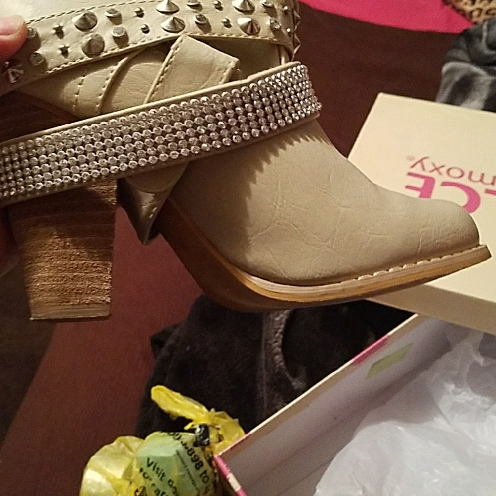 Boots - Picture 3 of 3