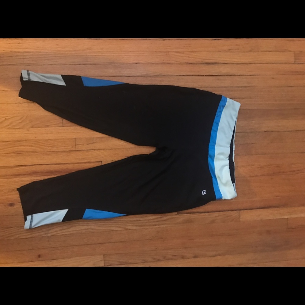 Black cropped leggings
