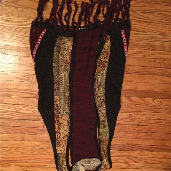 Barely worn beautiful vest from Gimmicks at Buckle - Picture 3 of 3