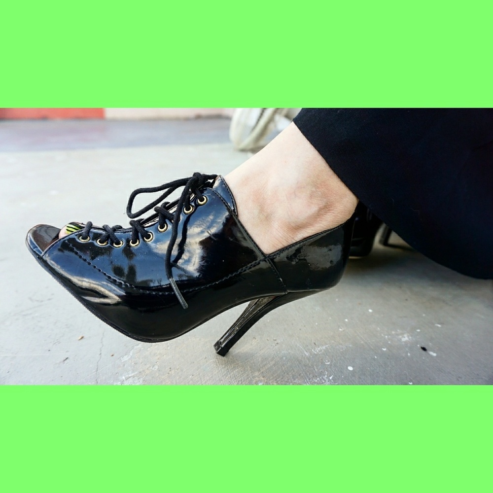 Black lace up Steve Madden heels