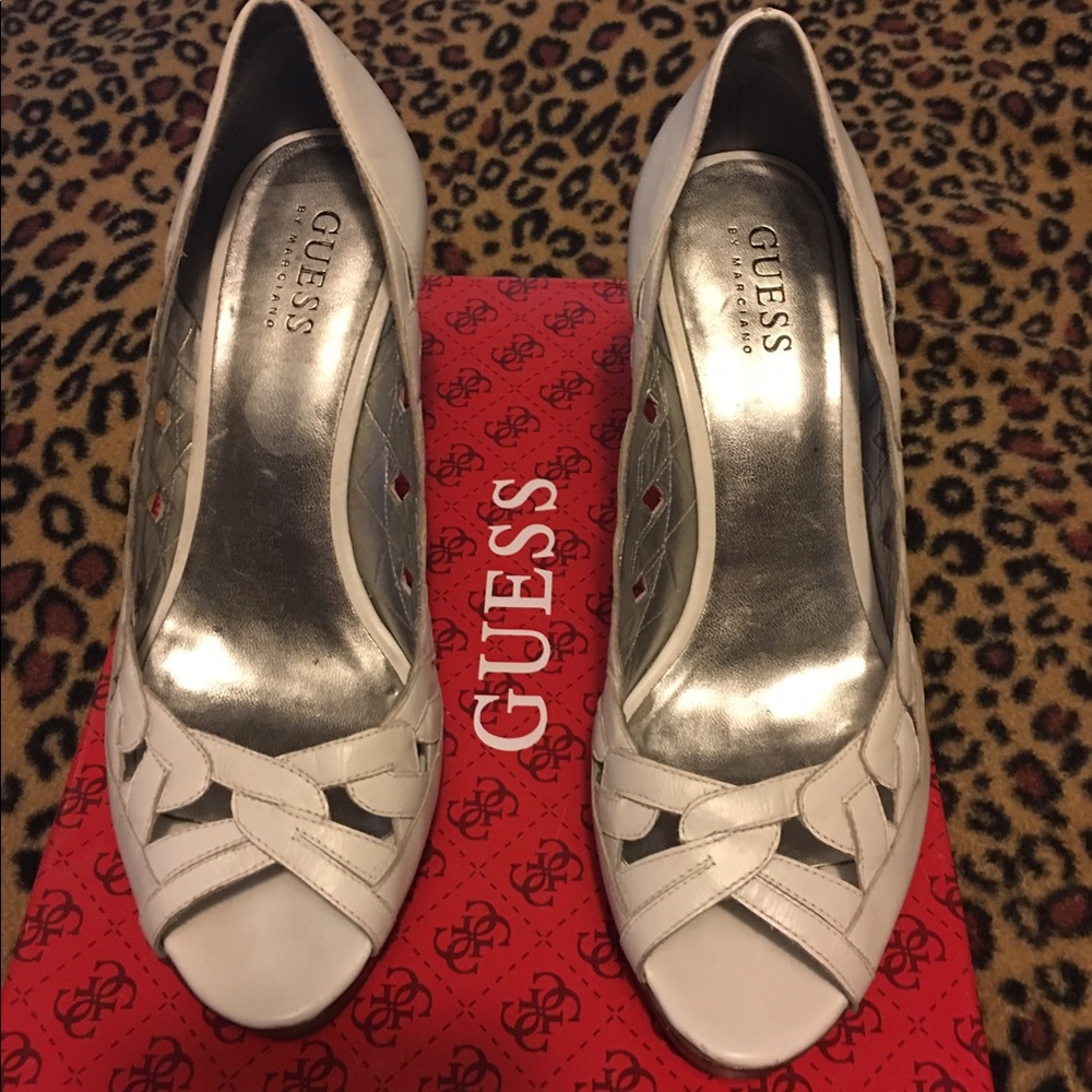 Guess Woman's shoe