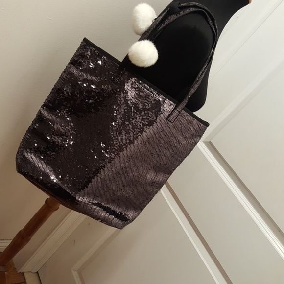 Victoria's Secret Handbags - NEW Victoria's secret tote