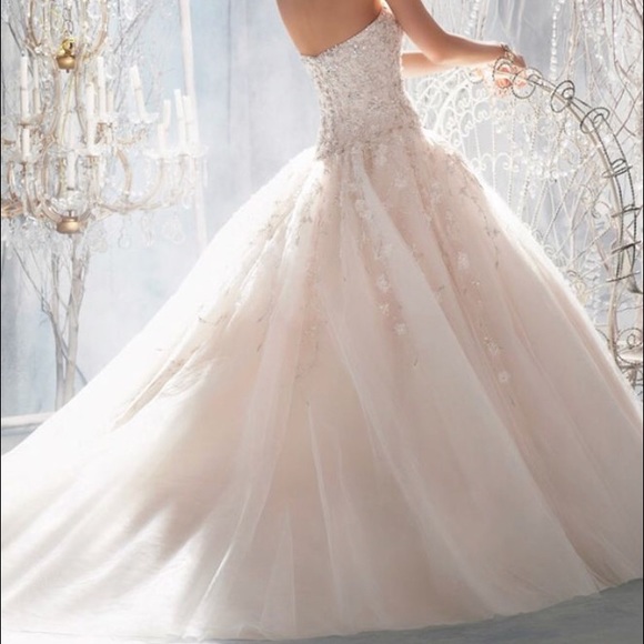 Mori Lee bridal Gown - Picture 2 of 8