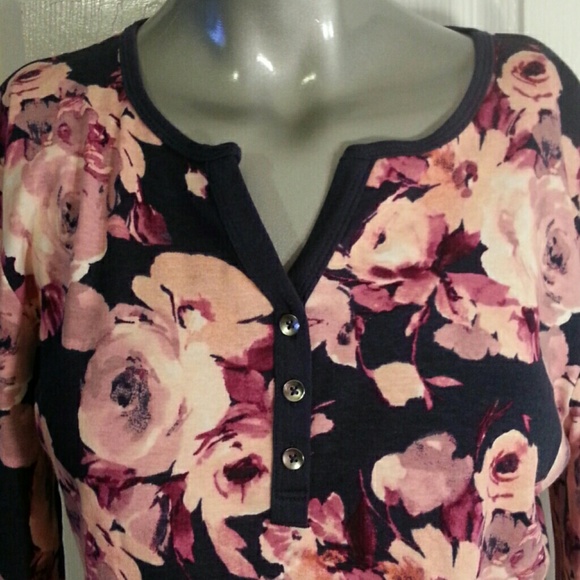 NWT women's floral top (M) - Picture 2 of 3