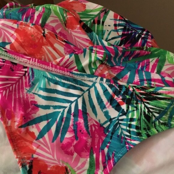 Swimsuit - Picture 2 of 3