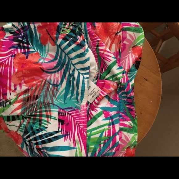 Swimsuit - Picture 3 of 3