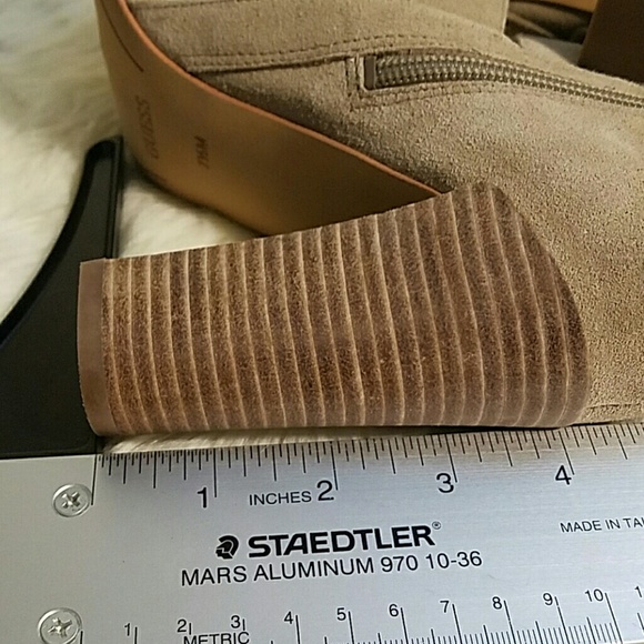 ❤️NWT!GUESS block heel suede strappy sandle sz 7.5 - Picture 7 of 7