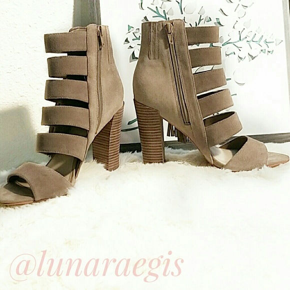 ❤️NWT!GUESS block heel suede strappy sandle sz 7.5 - Picture 2 of 7