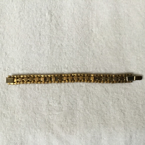 ⬇️ Reduced ⬇️ Vintage Purple Rhinestone Bracelet! - Picture 3 of 7