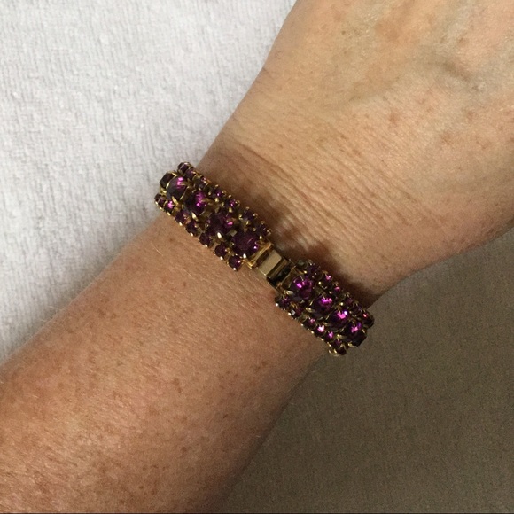 ⬇️ Reduced ⬇️ Vintage Purple Rhinestone Bracelet! - Picture 5 of 7