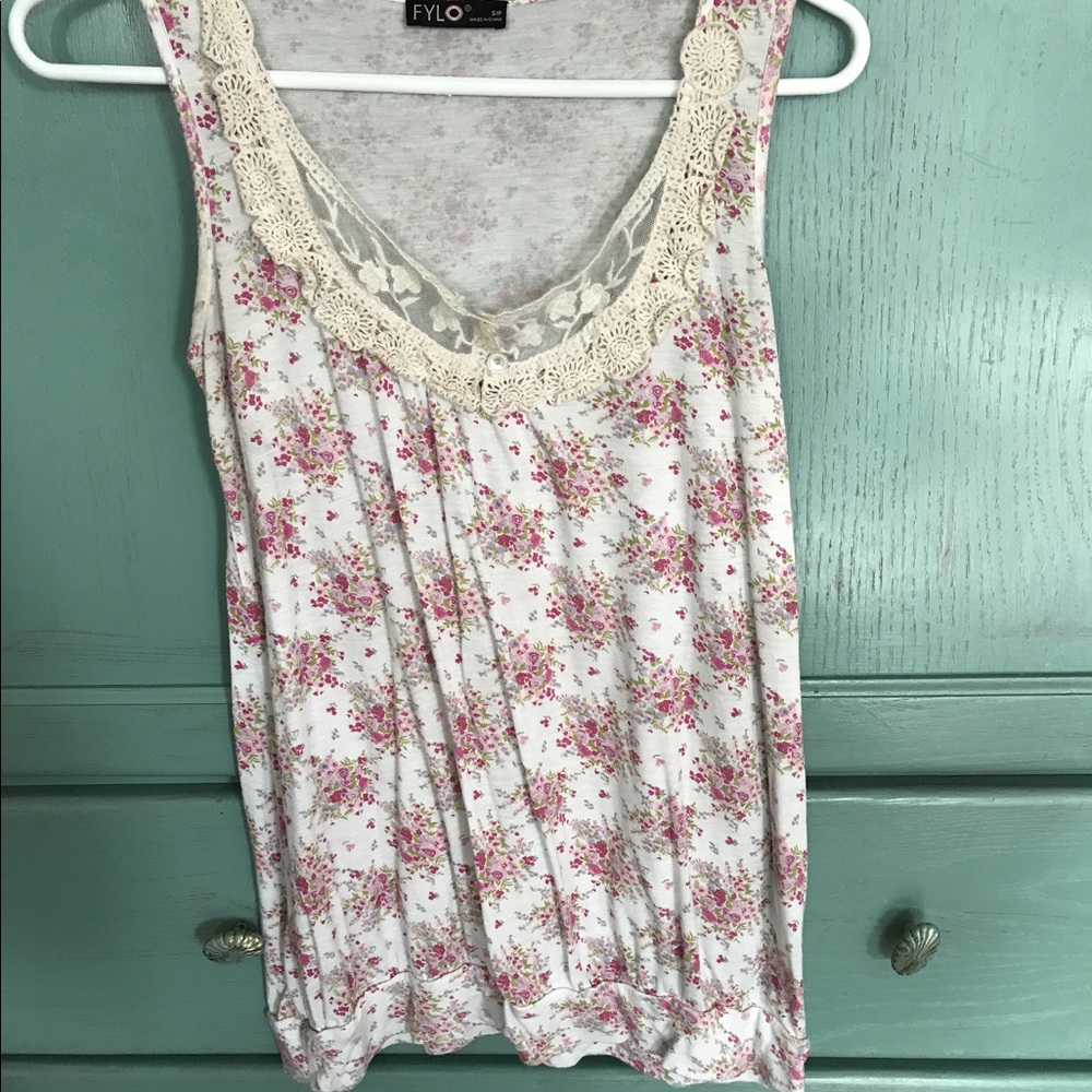 Lace, floral a with buttons Tank Top.