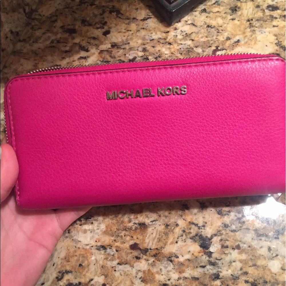 Michael Kors Pink Zip Wallet