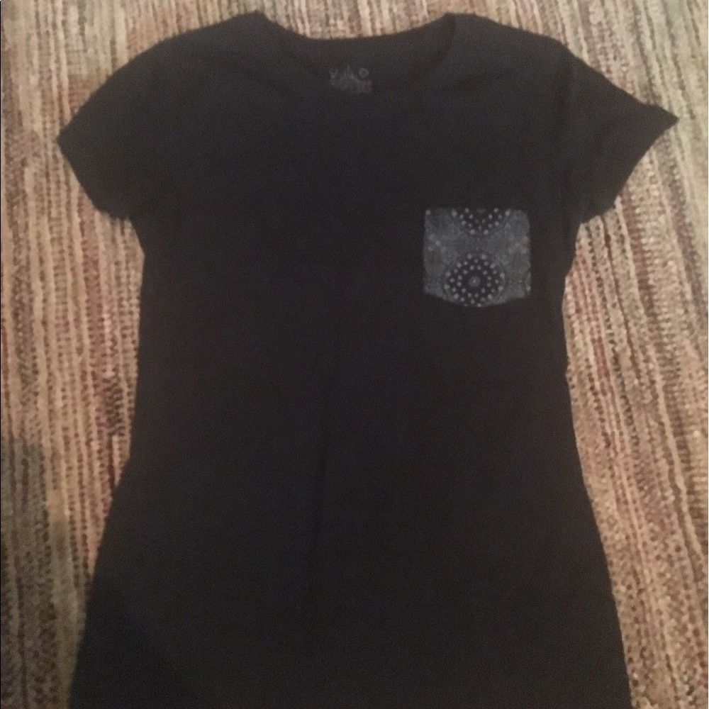 Paisley pocket tee