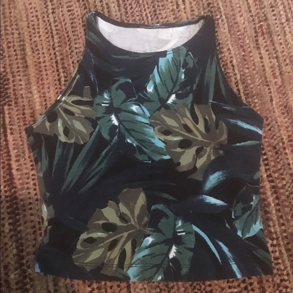 Leafs crops top