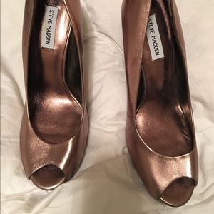 Bronze metal size 10 Steve Madden peep toes!
