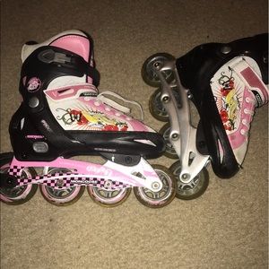 Adjustable rollerblades
