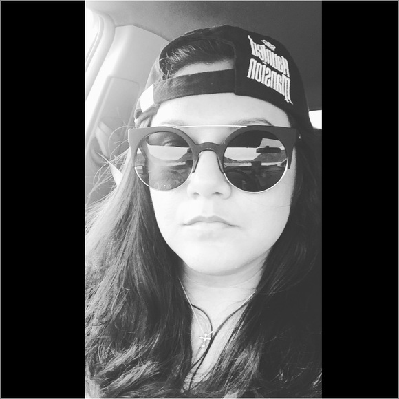 LA Woman ☕️🖤☮️ - Picture 5 of 7