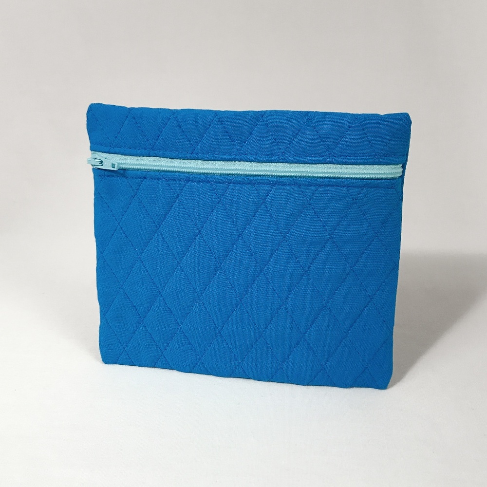 ♥️SALE‼️➖Blue Quilted Organizing Pocket w/ Zipper