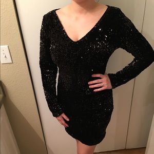 Short long sleeve black sequin dress