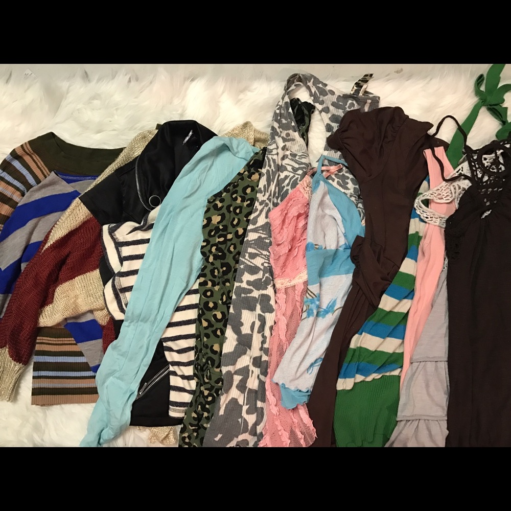 15 size S tops. Long sleeves, shirts and tank tops