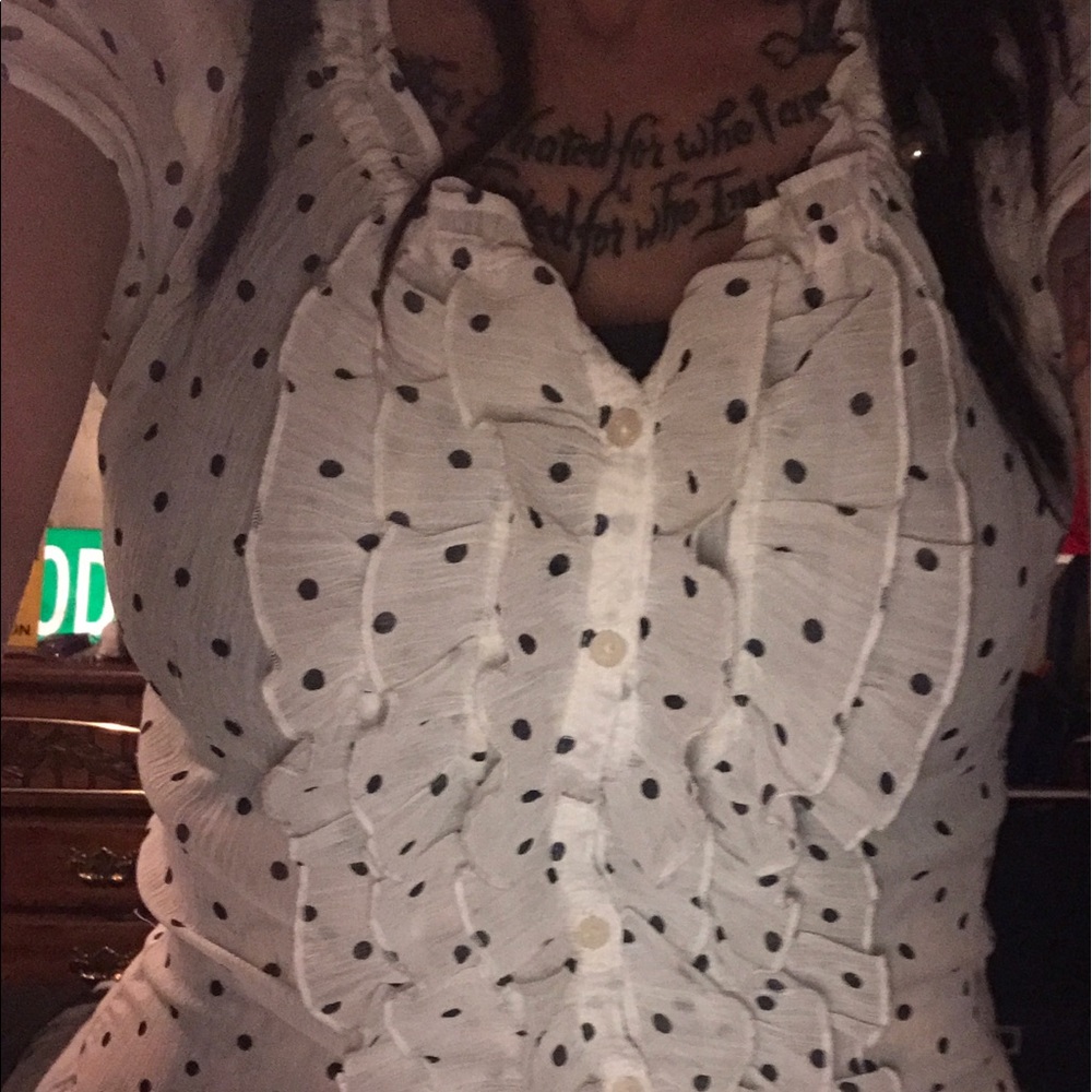 Cute Hollister shirt with ruffles!! - Picture 4 of 8
