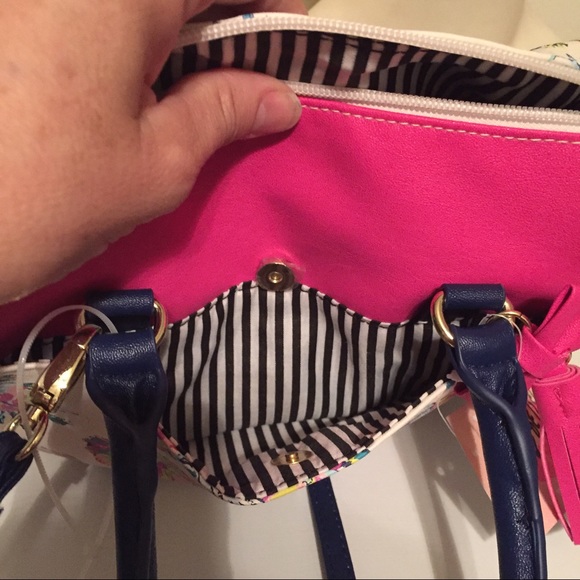 NEW BETSEY JOHNSON Floral Mini Barrel Satchel Bag - Picture 6 of 8