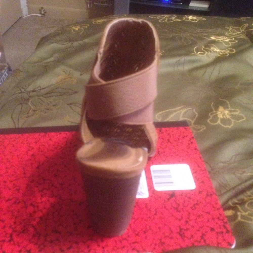 Kenneth Cole heels - Picture 2 of 4