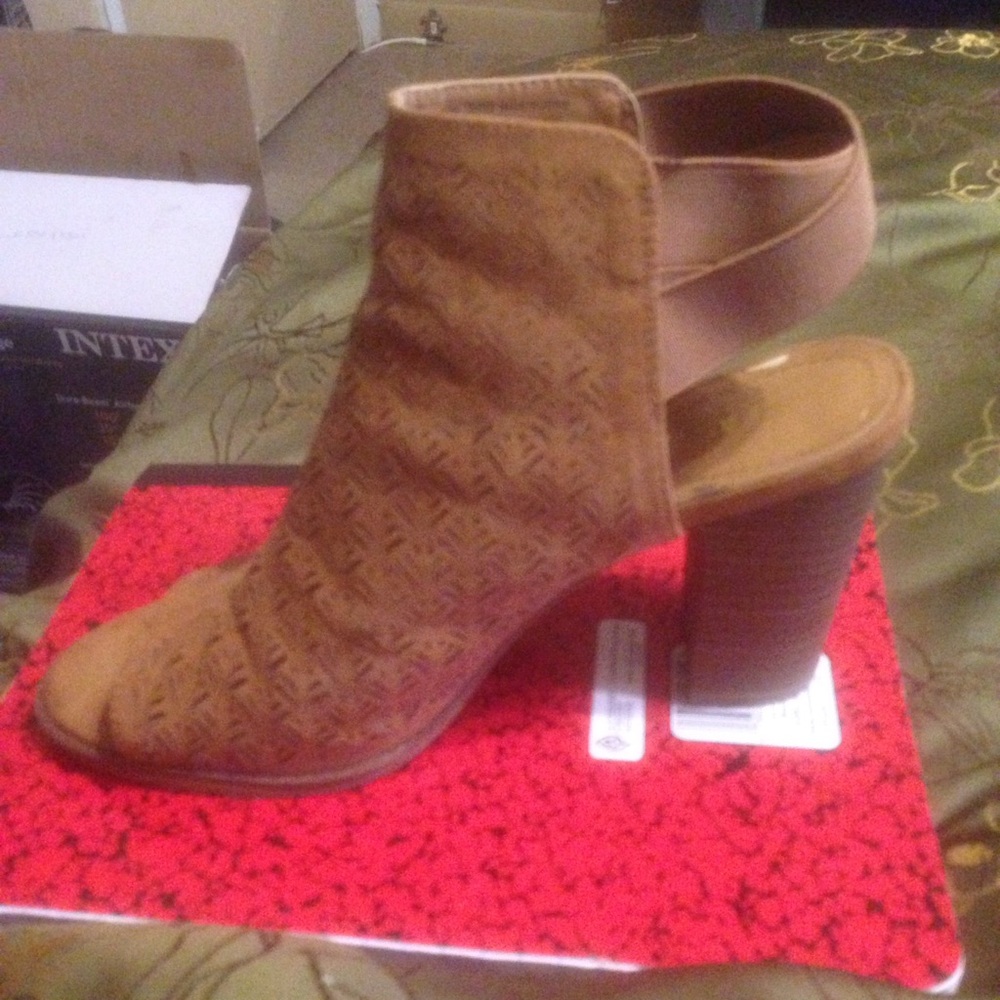Kenneth Cole heels - Picture 3 of 4
