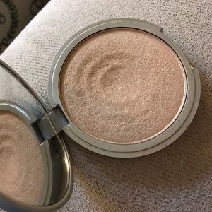 Mary-Lou Manizer