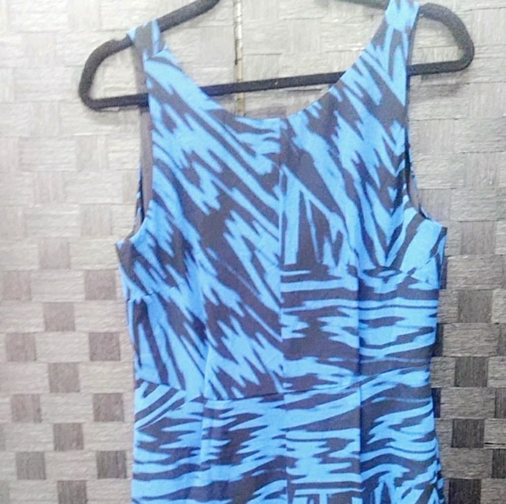 Dress - Picture 2 of 4