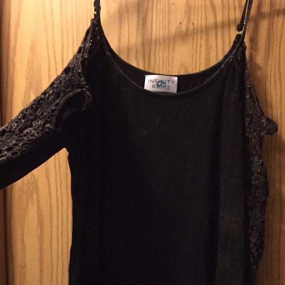 🤑SALE Last One!🤑 Vintage Lace Shoulder Tunic - Picture 3 of 4