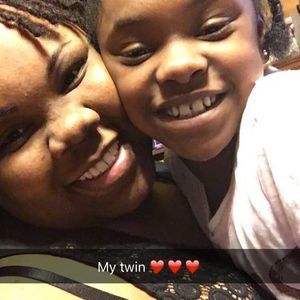 Meet your Posher, Johnelle