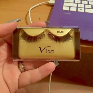 V Luxe False Eyelashes