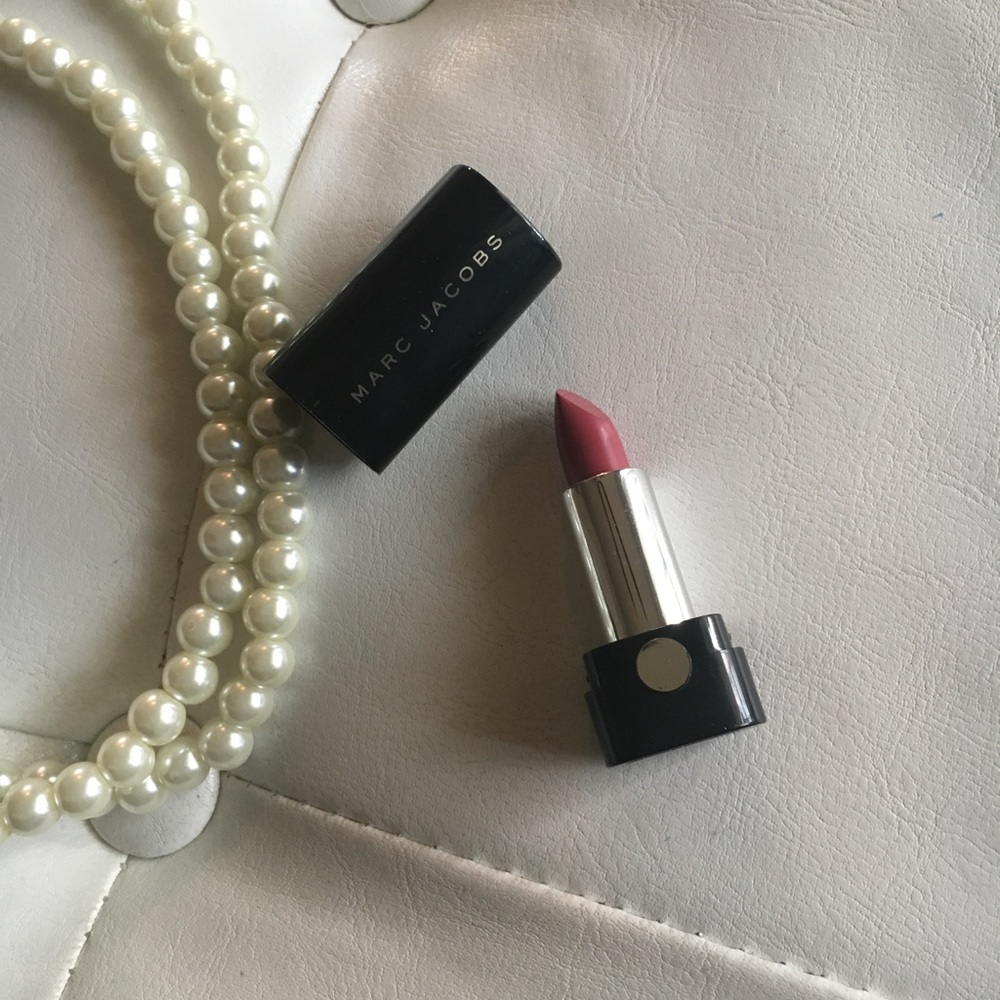 🎉HP🎉Marc Jacobs Lip Creme - Kiss Kiss Bang Bang