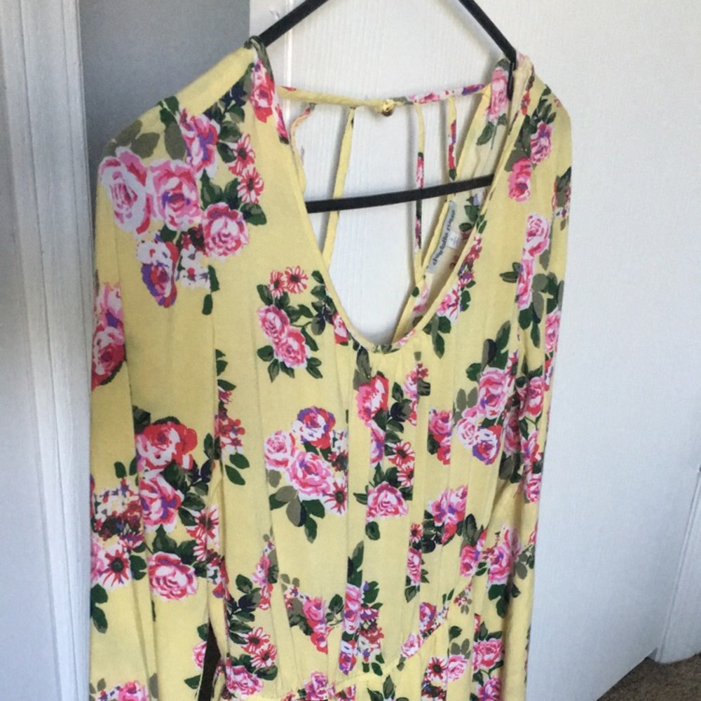 Stunning floral jumper with a pretty back