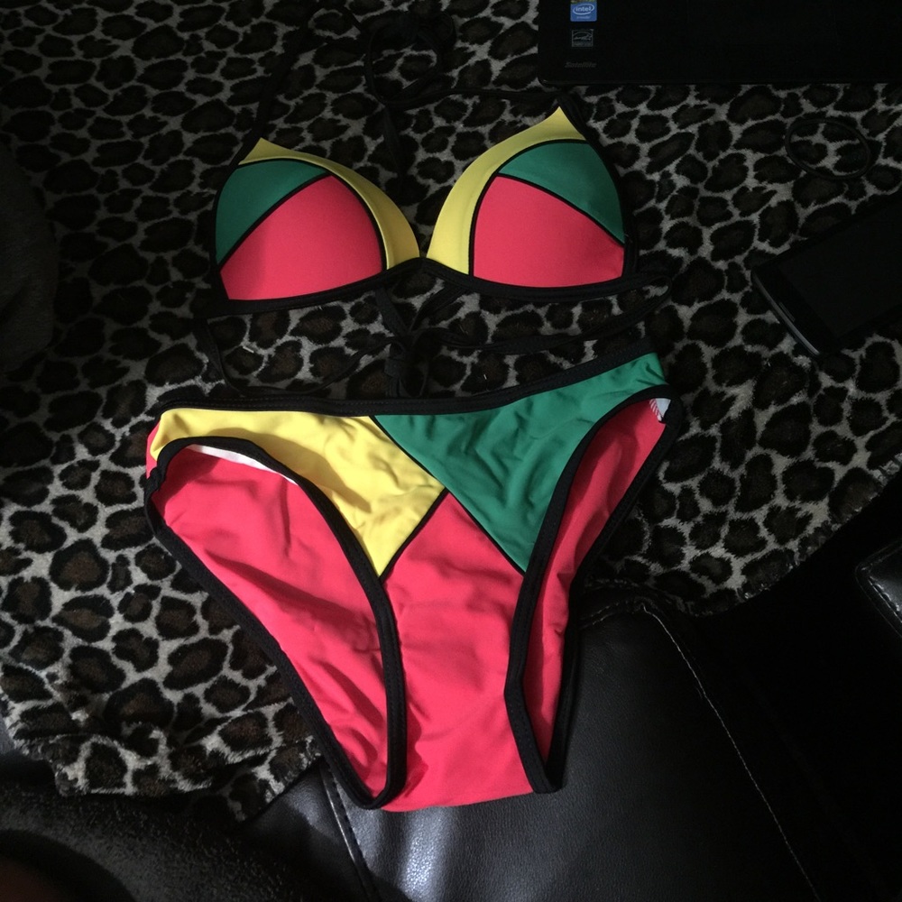 Jamaican inspired bikini 👙