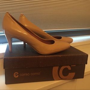 Corso Como beige patent leather heel