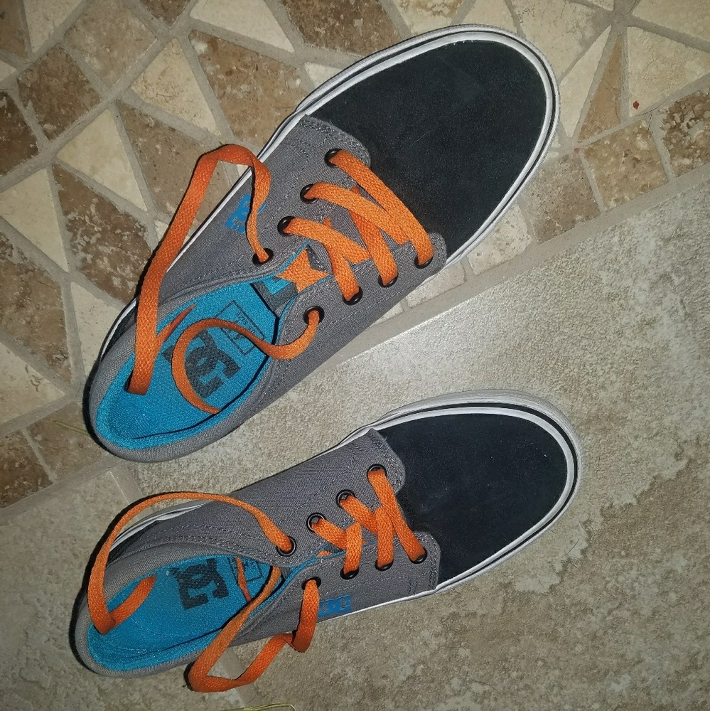 DC Big boys skate boarding shoes