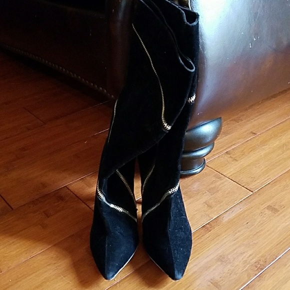 LAST CHANCE-Black Velvet Boot w/Gold Zipper Accnt - Picture 2 of 5