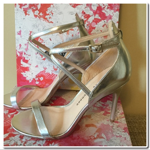 CCO Chinese Laundry Ankle Strap Heels - Picture 8 of 8