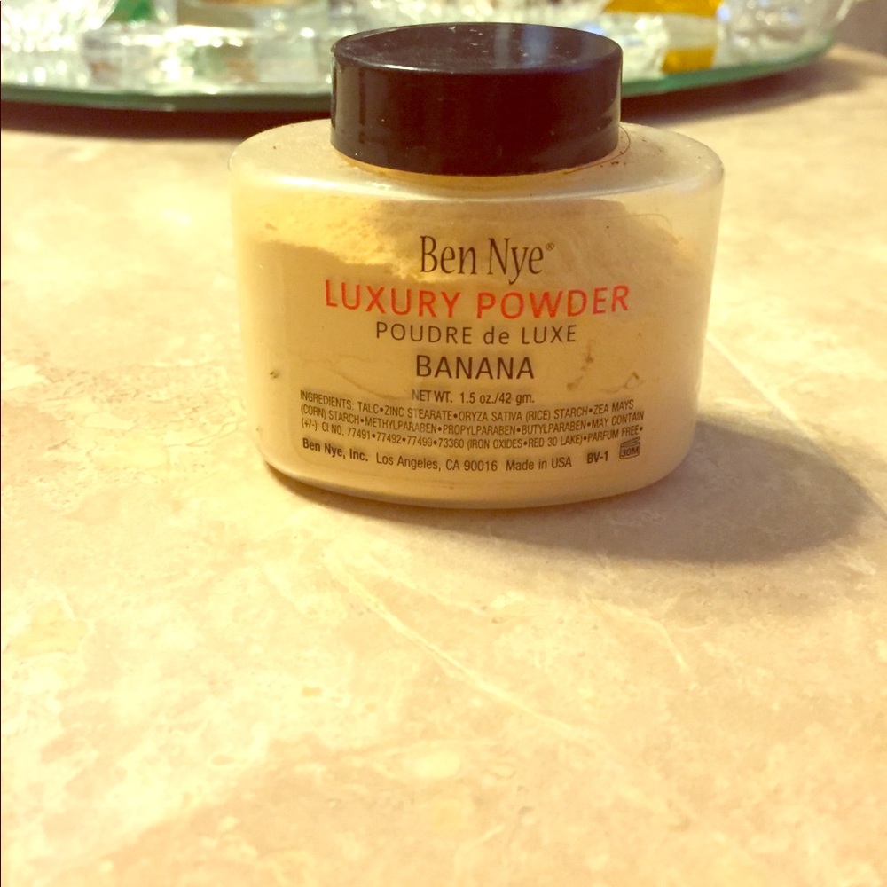 🚫🚫🚫🚫SOLD🚫🚫🚫Ben nye banana powder