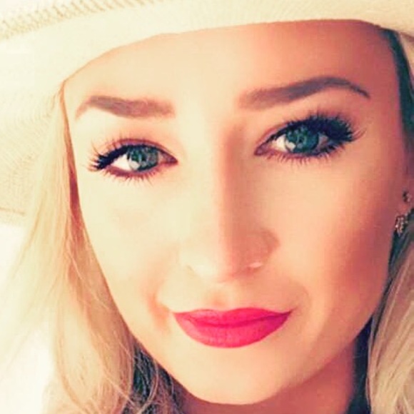 Meet your Posher, Ashley - Picture 1 of 1