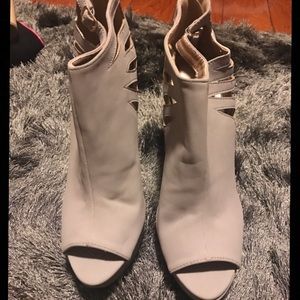 Gray heels