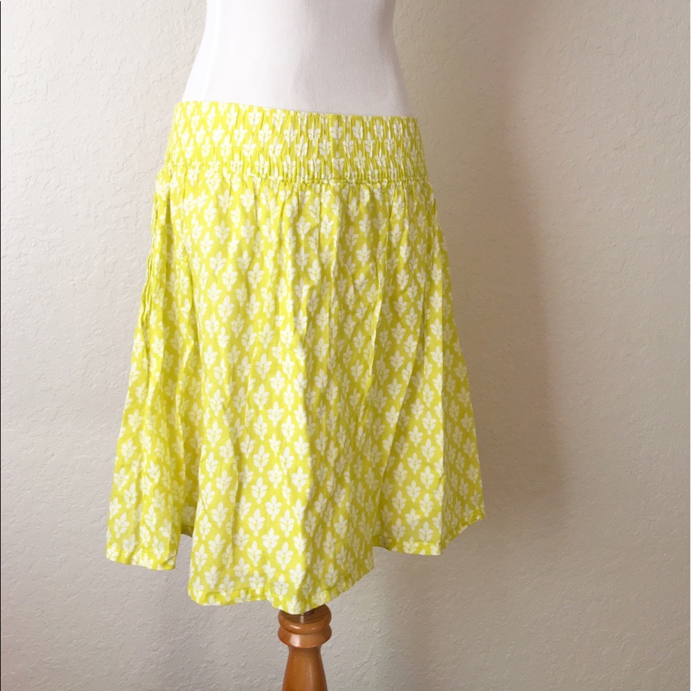 Old Navy above knee skirt size M
