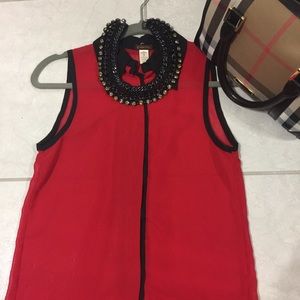 Red sleeveless blouse 😍