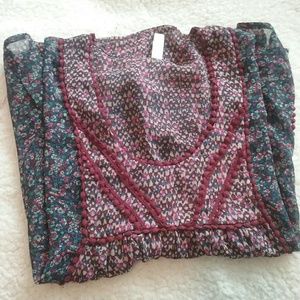 Medium xhilaration floral flowy blouse