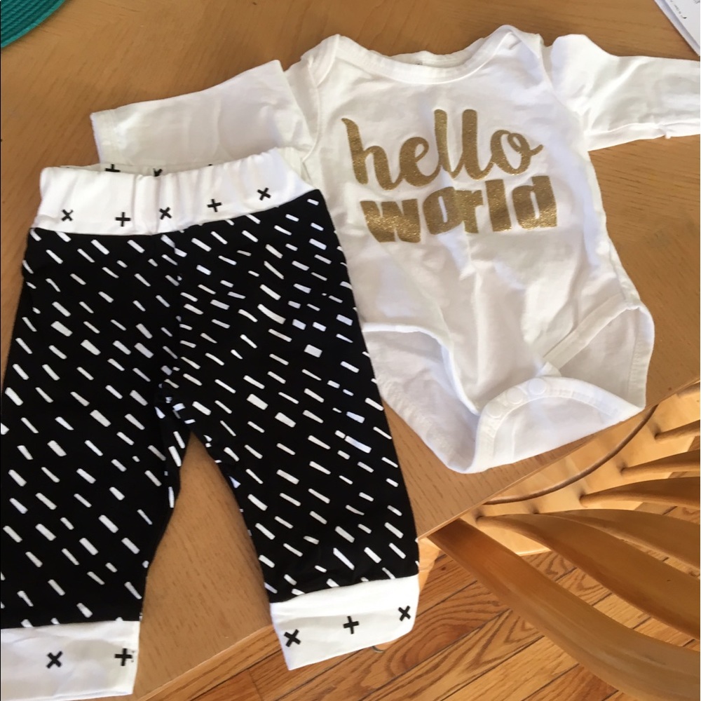 Hello World onsie outfit - Size 3-6 months